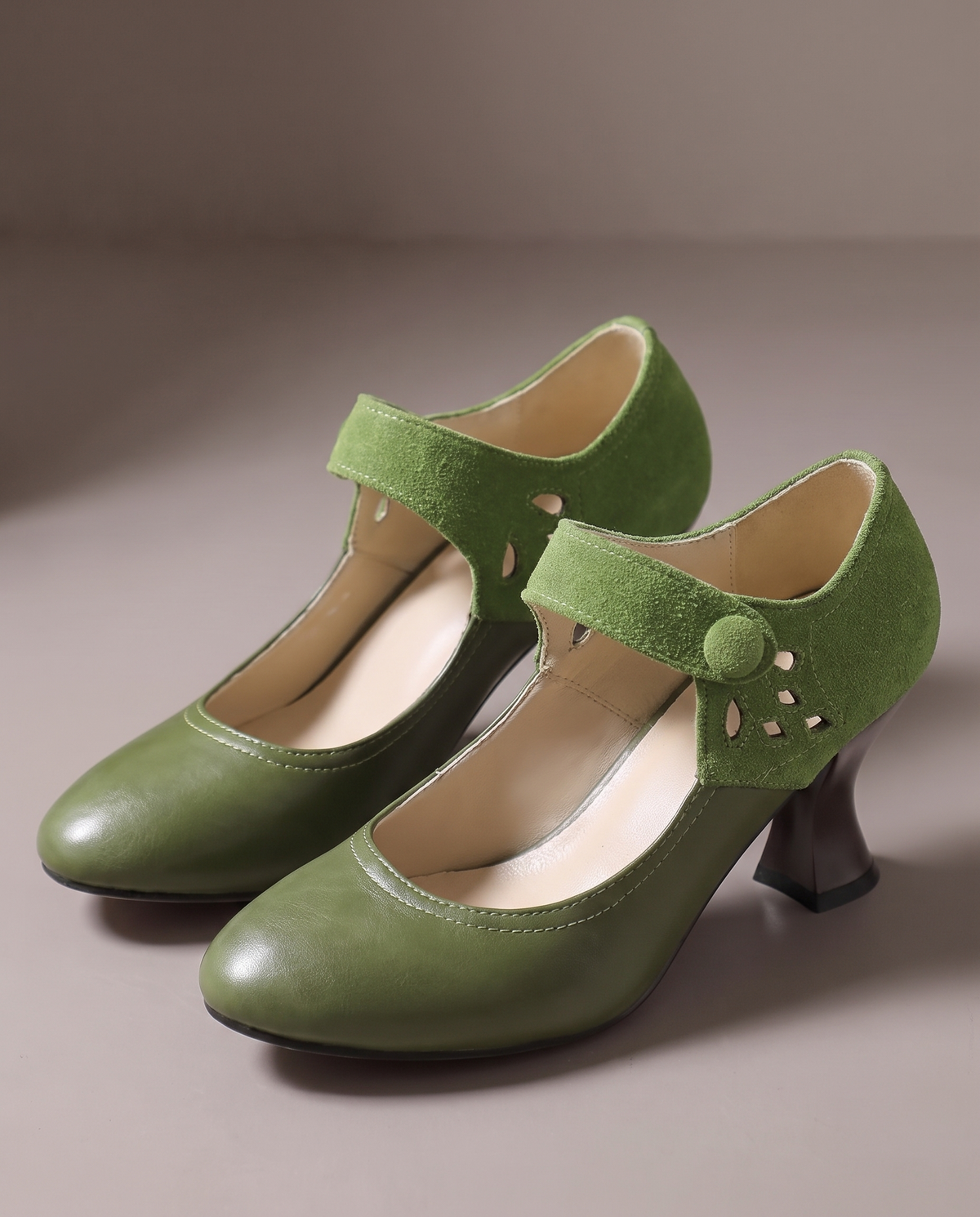 Florence™ Vintage Cut-Out Heels